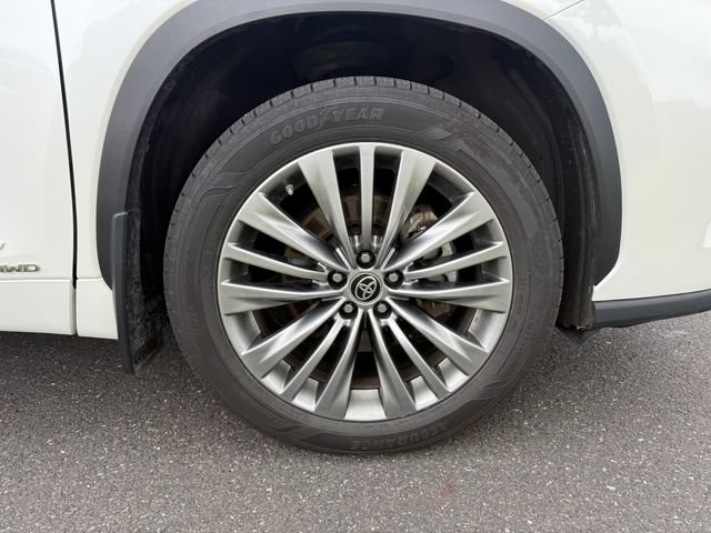 Used 2021 Toyota Highlander Platinum AWD/4WD image 11