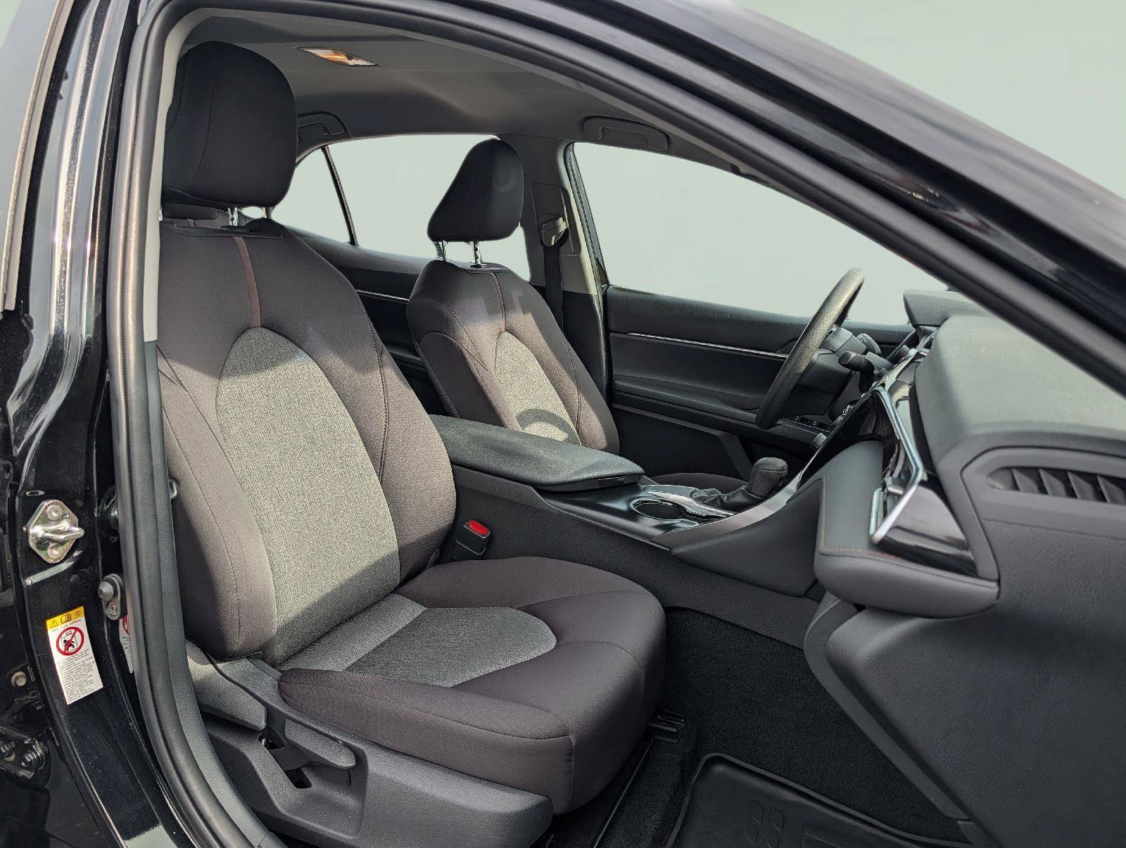 Used 2018 Toyota Camry LE FWD image 21