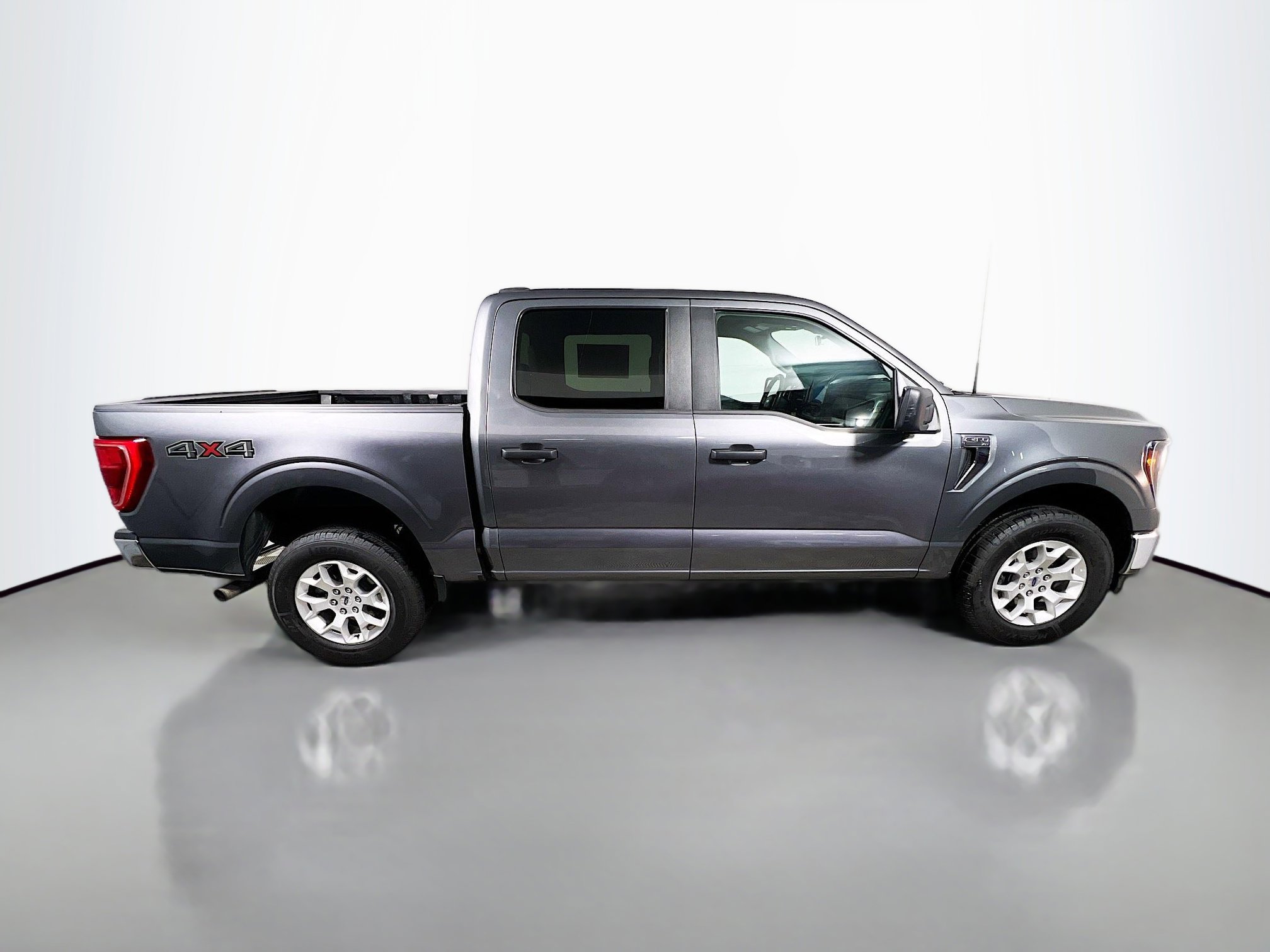 Used 2023 Ford F150 XLT image 3