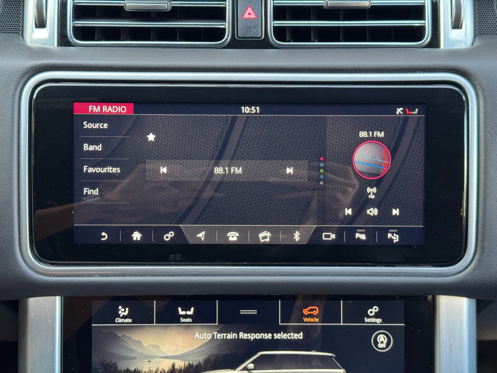 Used 2018 Land Rover Range Rover HSE image 31