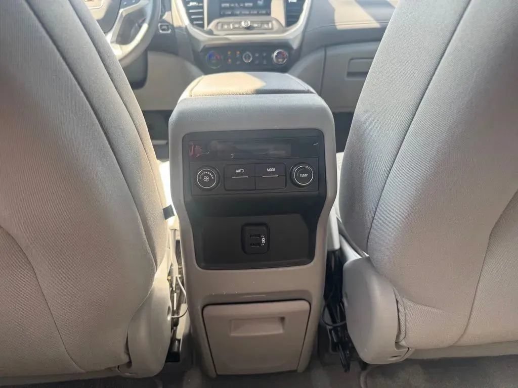 Used 2017 GMC Acadia SLE FWD image 19