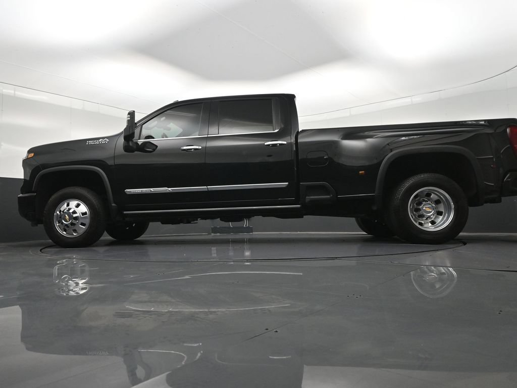 Used 2026 Chevrolet Silverado 3500 High Country w/ High Country Premium Package AWD/4WD image 26