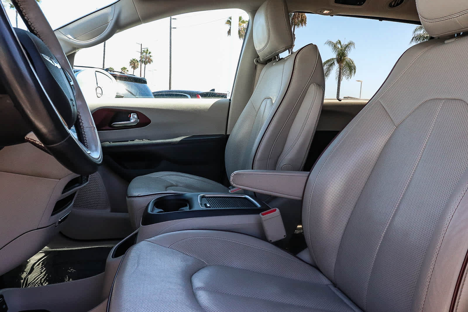 Used 2019 Chrysler Pacifica Limited FWD image 27