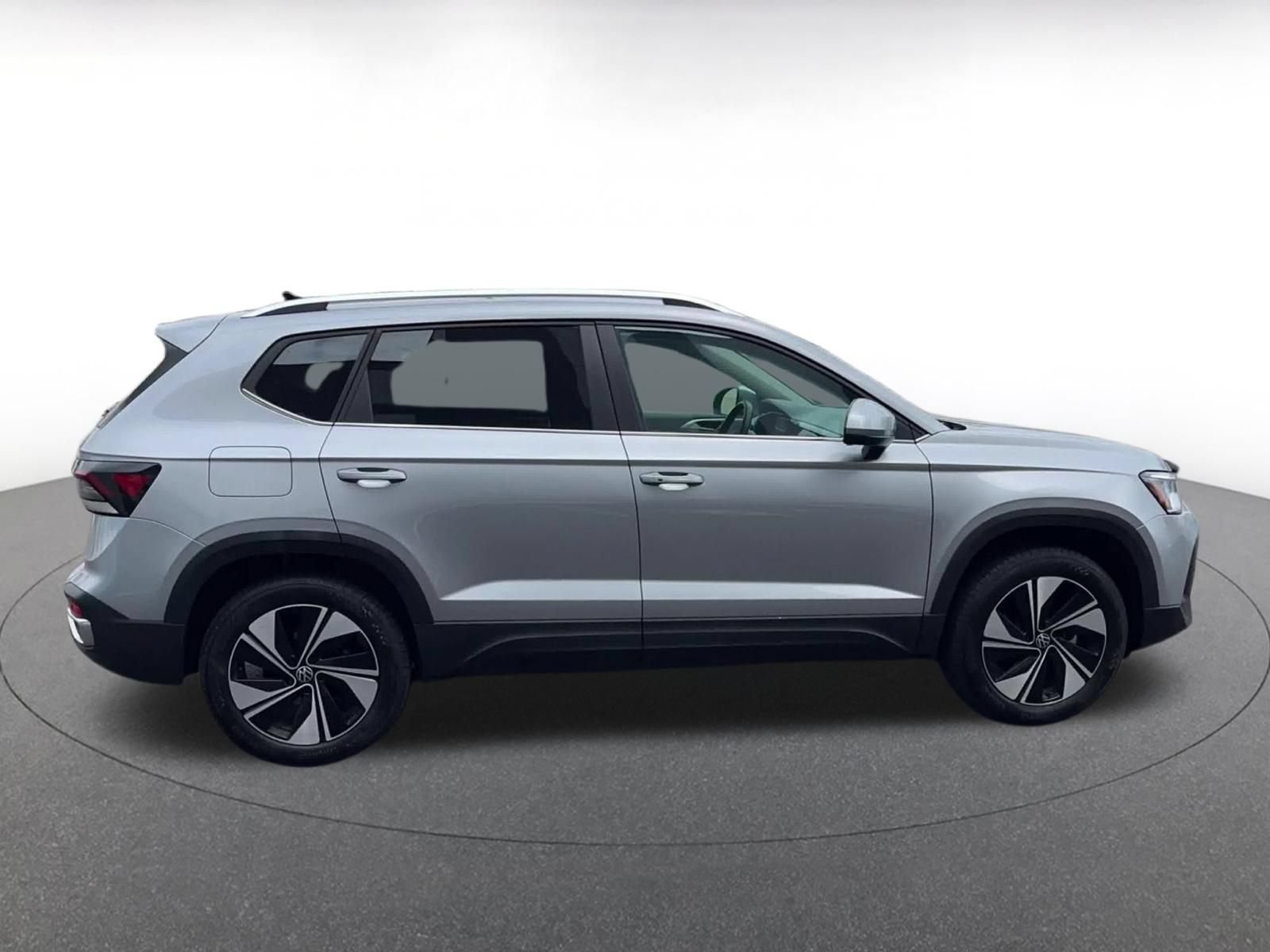 Used 2026 Volkswagen Taos SE AWD/4WD image 16