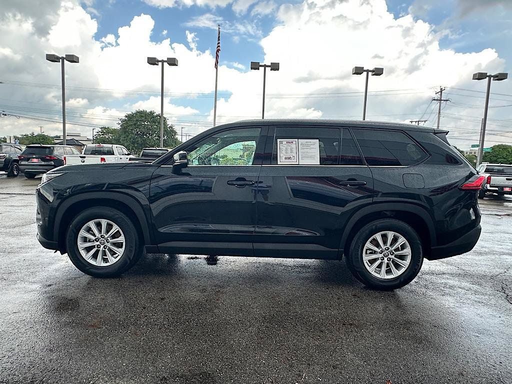 Certified 2024 Toyota Grand Highlander AWD image 2