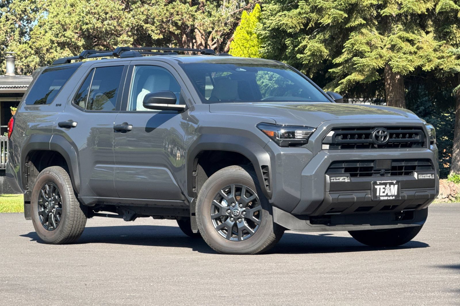 Used 2025 Toyota 4Runner SR5 AWD/4WD image 2