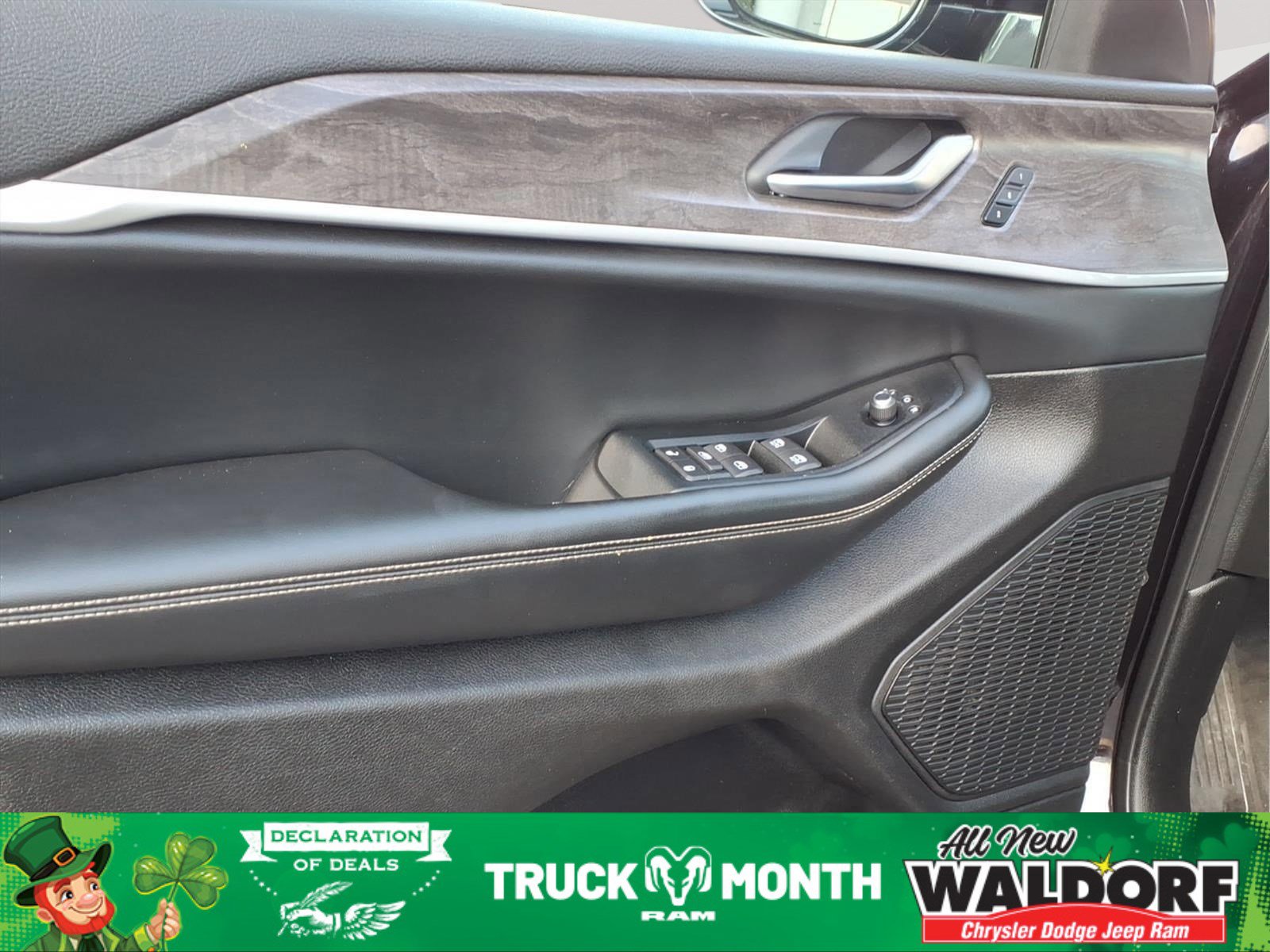 Used 2023 Jeep Grand Cherokee Limited image 6