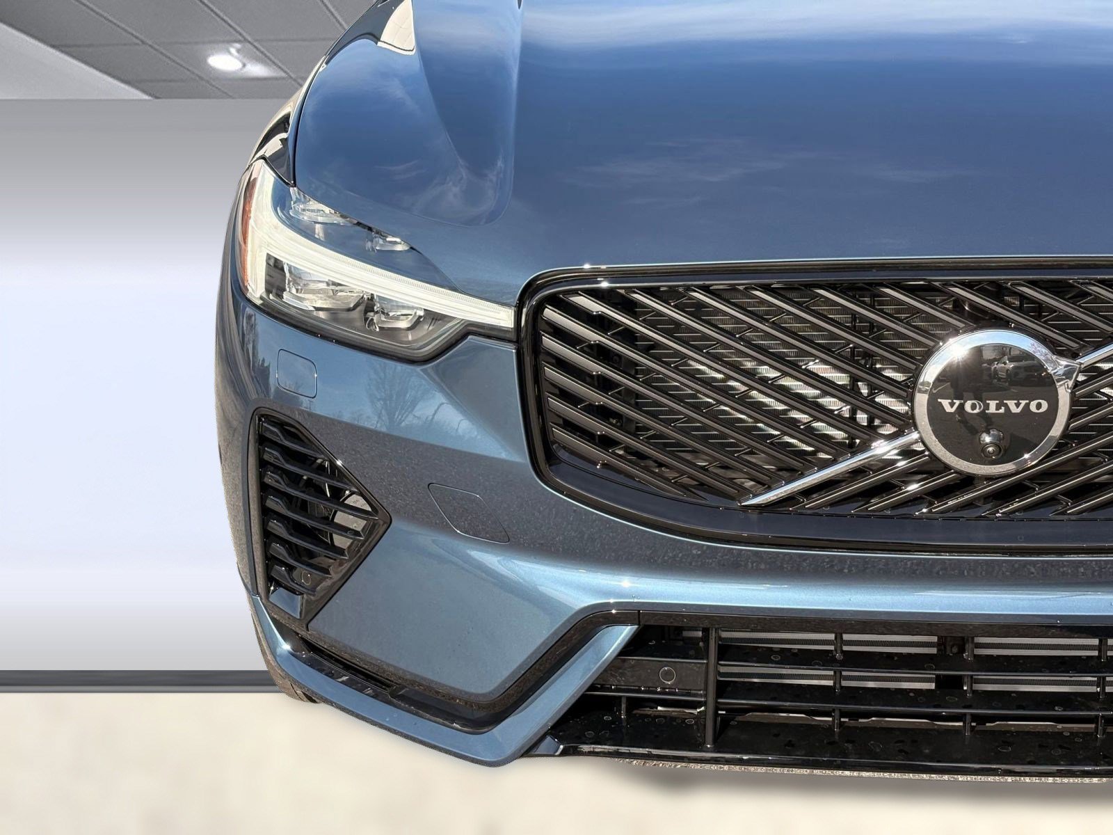 New 2026 Volvo XC60 T8 Plus w/ Climate Package image 20