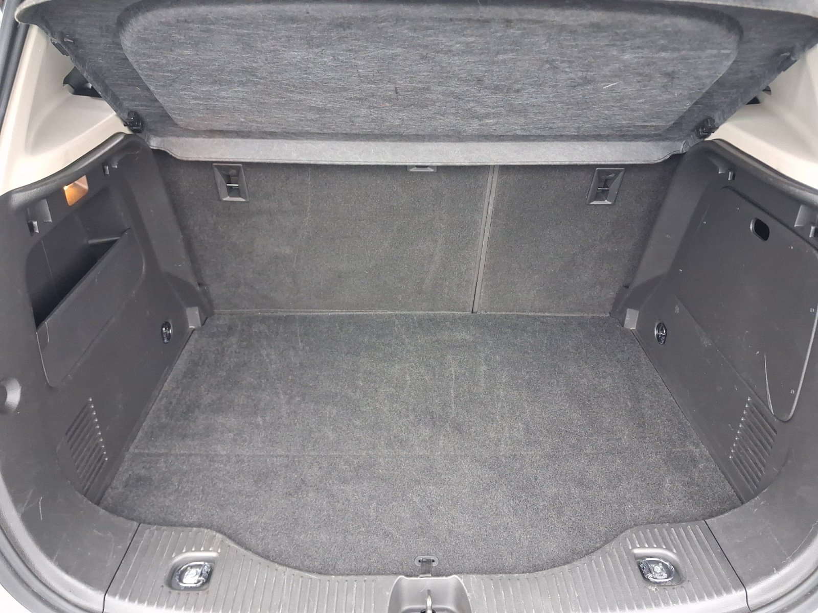 Used 2019 Buick Encore Sport Touring AWD/4WD image 14