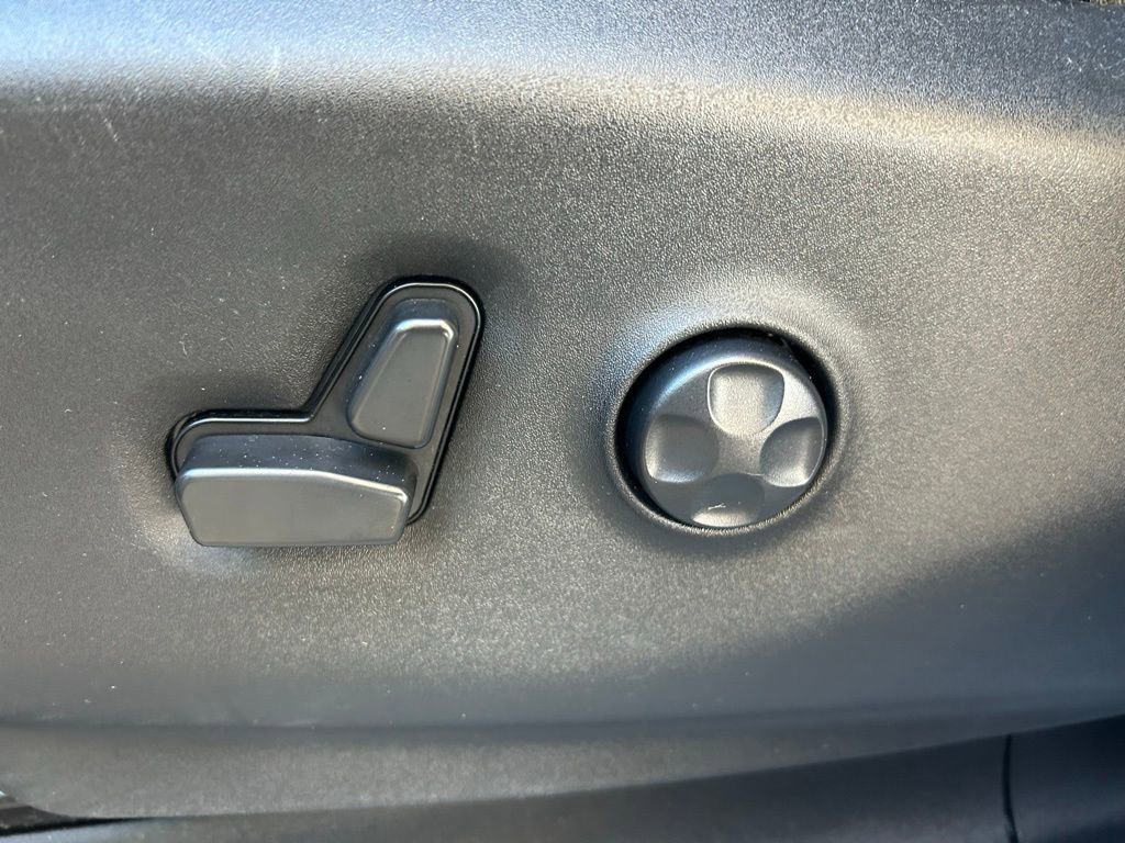 Used 2022 Chrysler Pacifica Touring-L image 20