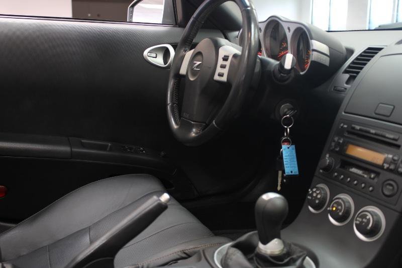 Used 2004 Nissan 350Z Touring RWD image 7