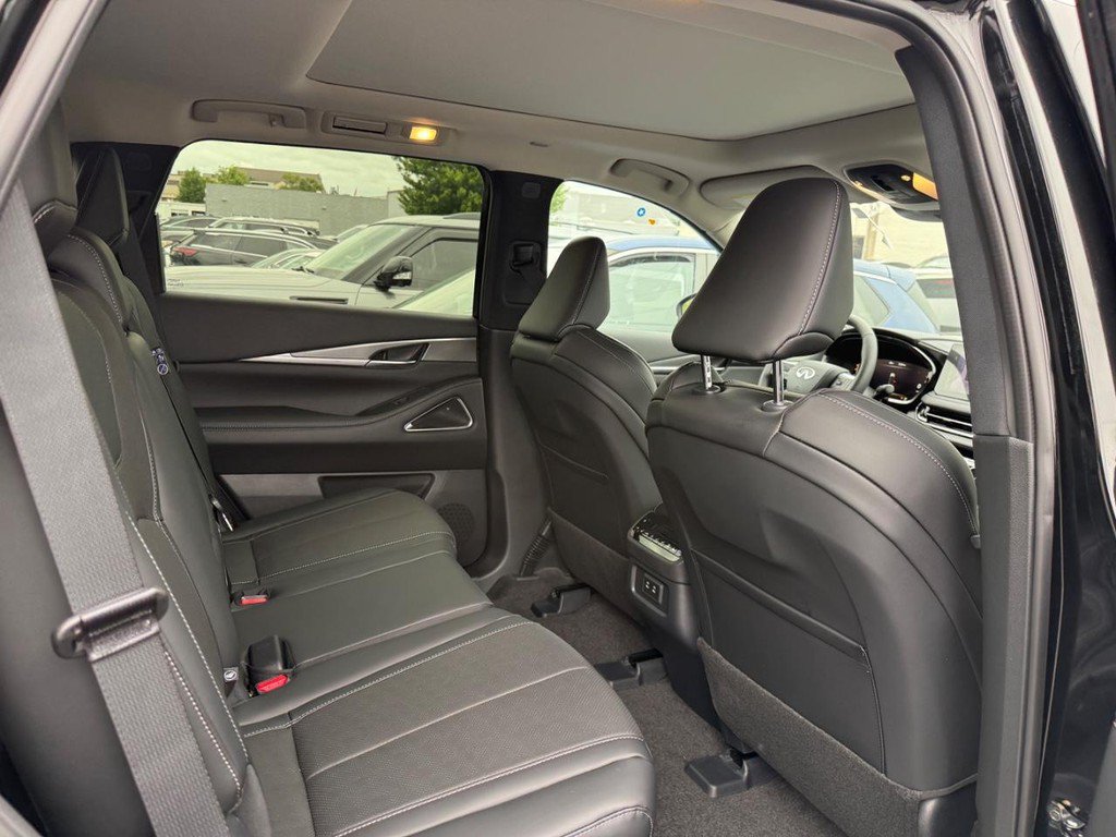New 2027 INFINITI QX60 Luxe FWD image 5