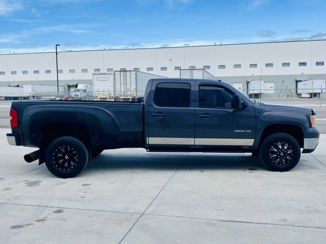 Used 2010 GMC Sierra 3500 SLT image 4