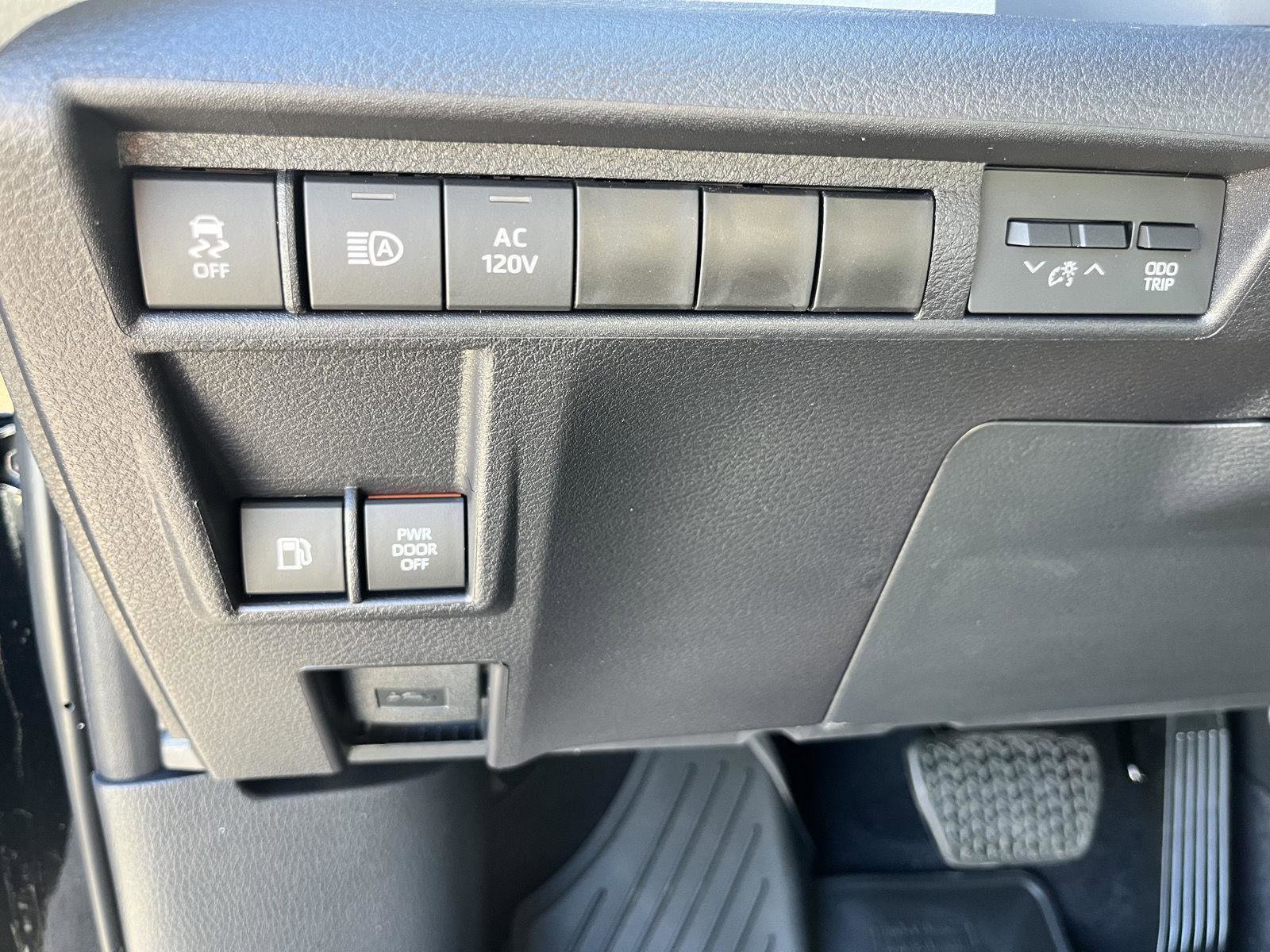 New 2025 Toyota Sienna XLE image 34