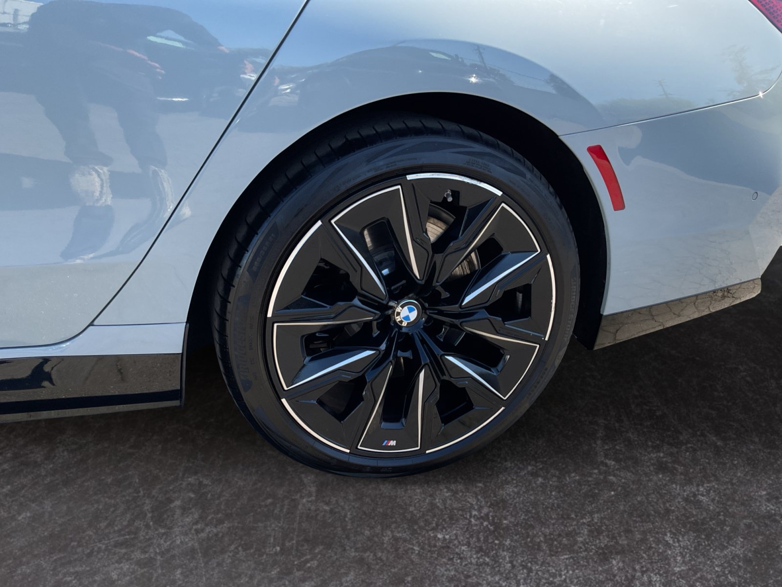 Used 2025 BMW 750e xDrive w/ Premium Package AWD/4WD image 9