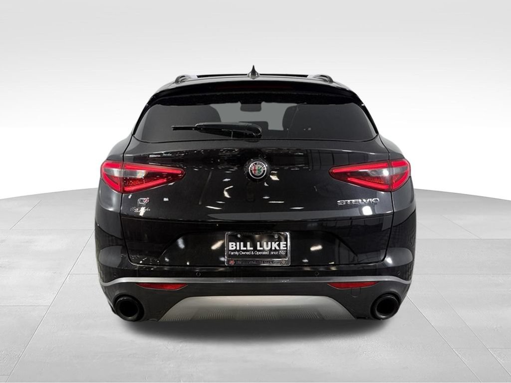 Used 2023 Alfa Romeo Stelvio Ti AWD/4WD image 8