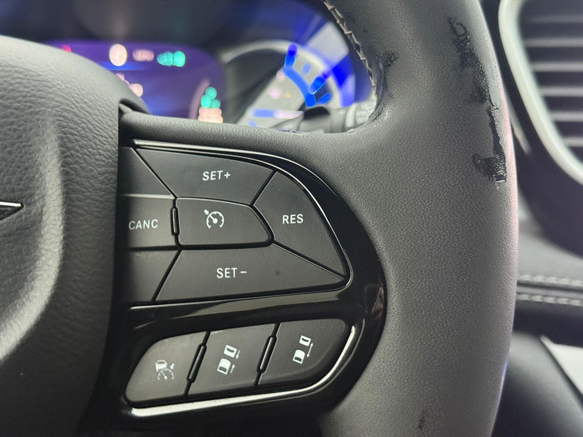 Used 2024 Chrysler Pacifica Limited FWD image 24