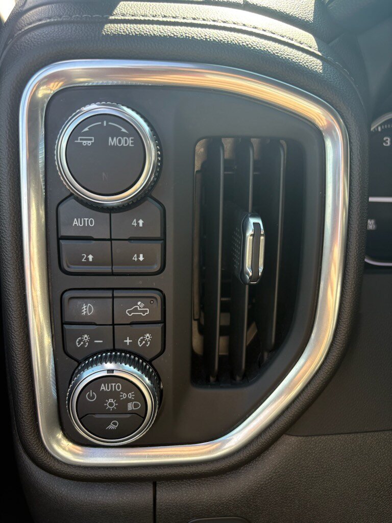Used 2022 GMC Sierra 1500 SLT w/ SLT Premium Plus Package AWD/4WD image 16