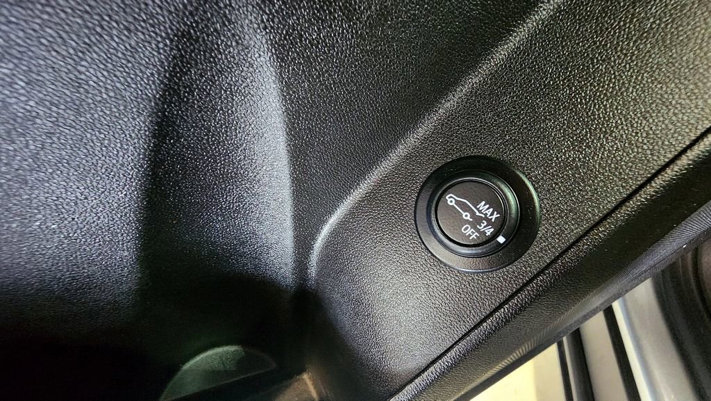 Used 2024 Chevrolet Equinox LT FWD image 20
