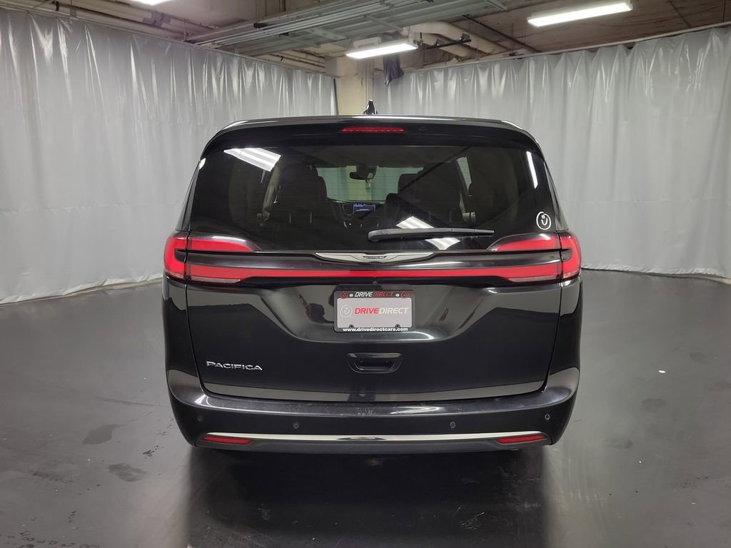 Used 2023 Chrysler Pacifica Touring-L FWD image 7