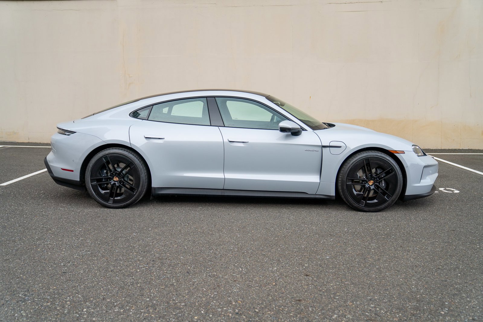 Used 2025 Porsche Taycan image 8