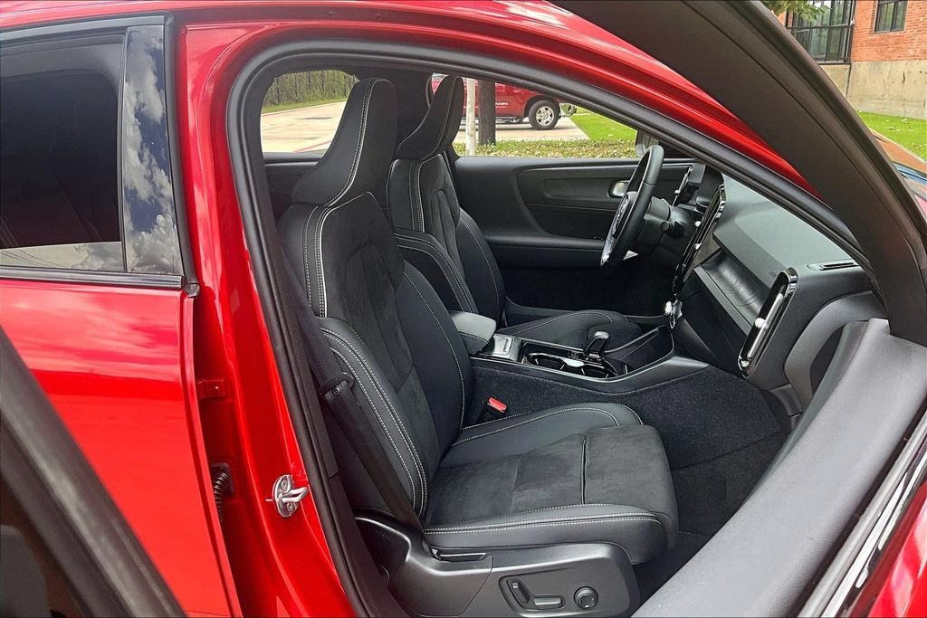 Certified 2023 Volvo C40 P8 Recharge Plus AWD/4WD image 10