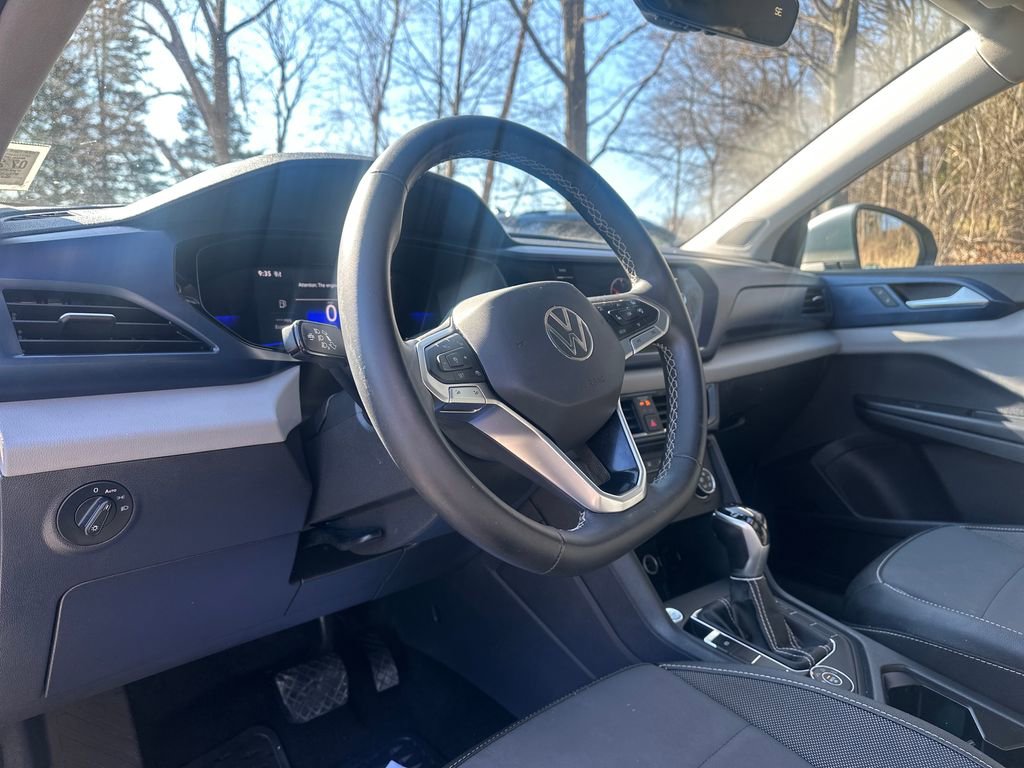 Certified 2022 Volkswagen Taos SE image 6