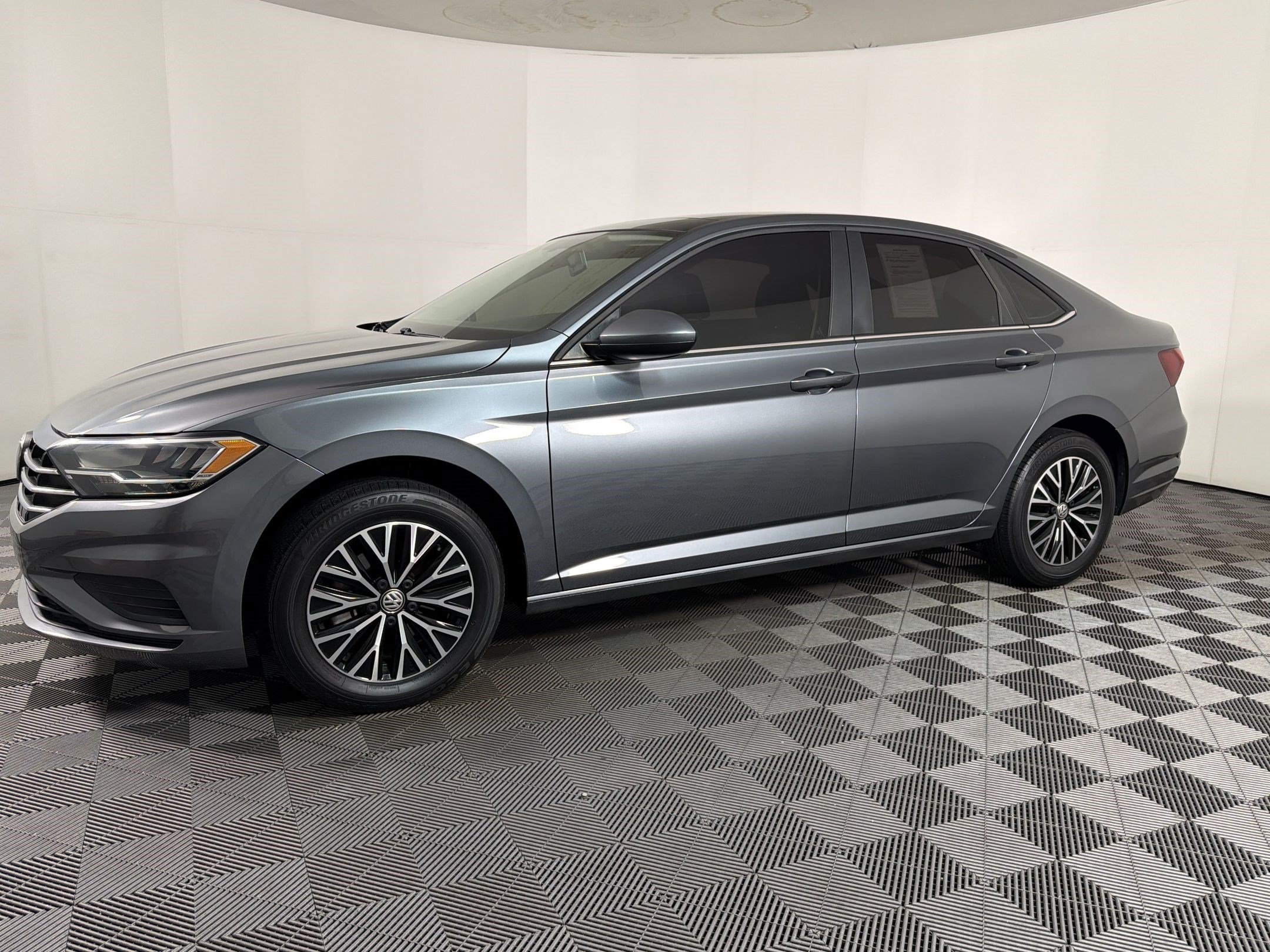 Used 2020 Volkswagen Jetta SE w/ SE Cold Weather Package FWD image 23