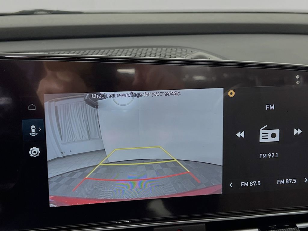 New 2025 Hyundai Elantra Limited image 12