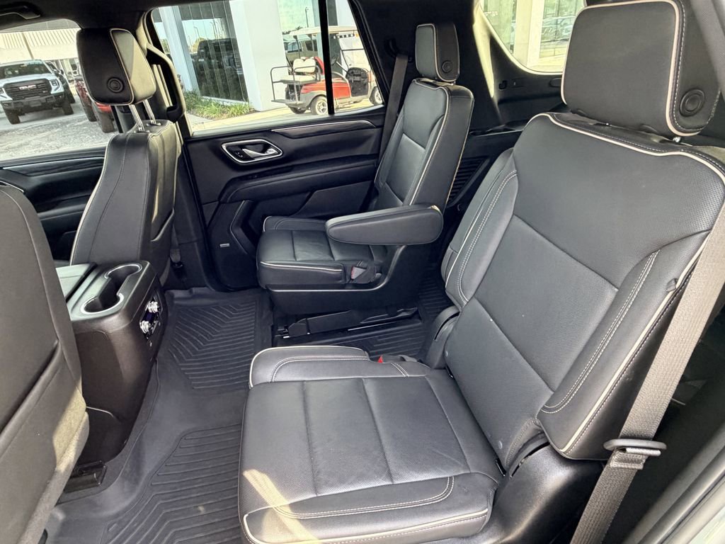 Used 2023 GMC Yukon SLT w/ SLT Luxury Package image 19