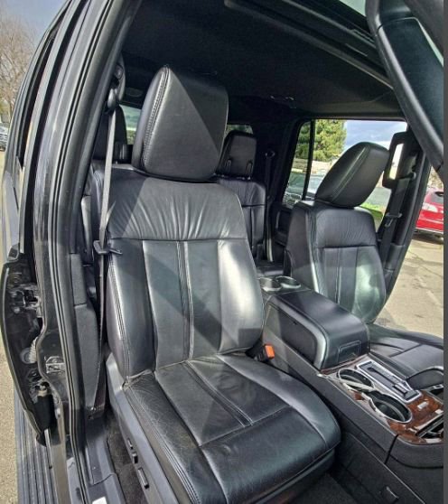 Used 2015 Lincoln Navigator image 30