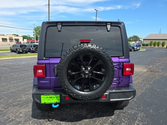 Used 2023 Jeep Wrangler Unlimited Sahara w/ Cold Weather Group AWD/4WD image 5