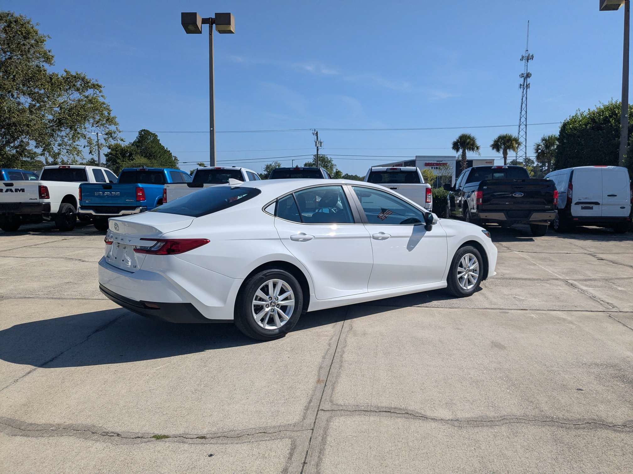 Used 2025 Toyota Camry LE FWD image 4