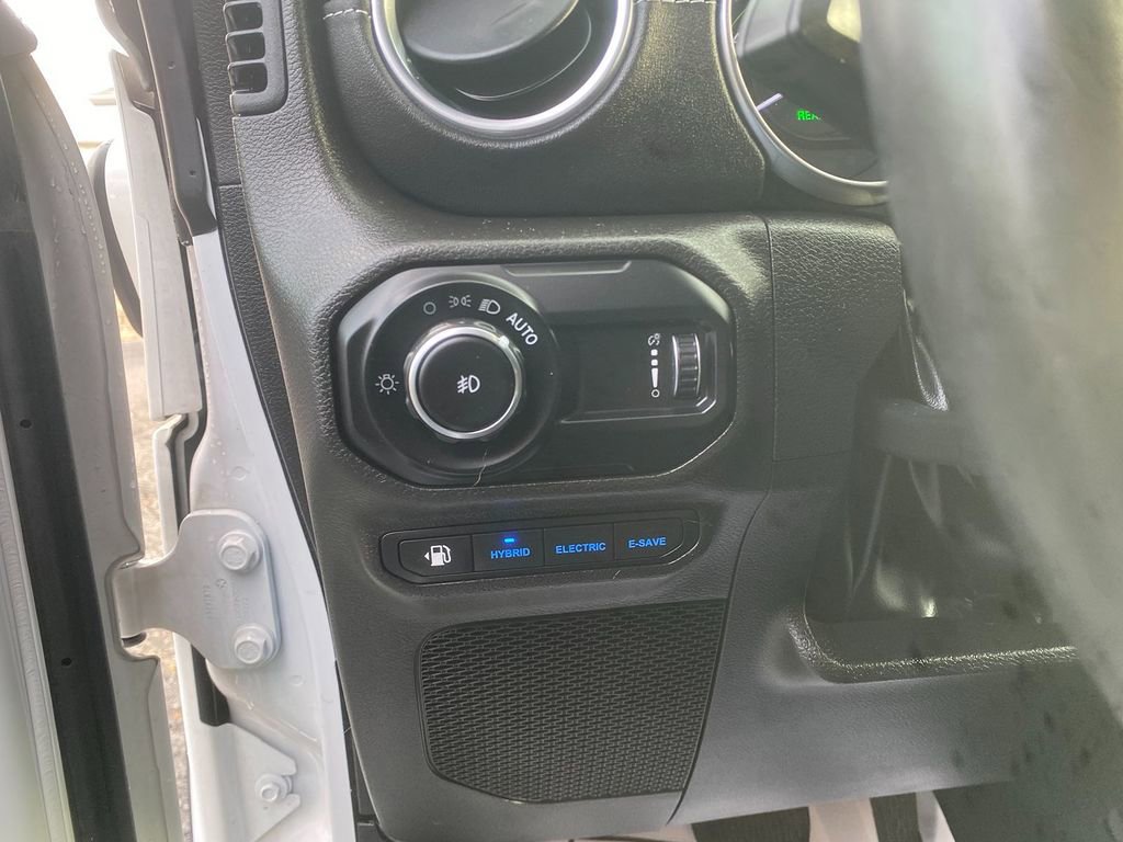 Used 2023 Jeep Wrangler Sahara w/ Cold Weather Group image 14