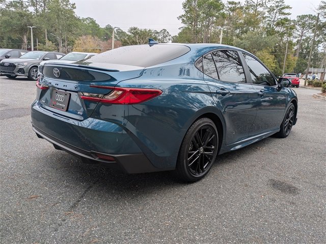 Used 2025 Toyota Camry SE image 2