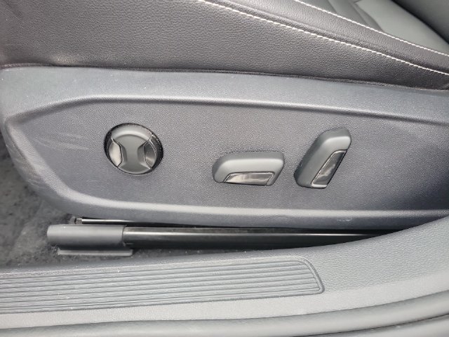Used 2024 Volkswagen Jetta SE w/ Panoramic Sunroof Package FWD image 39