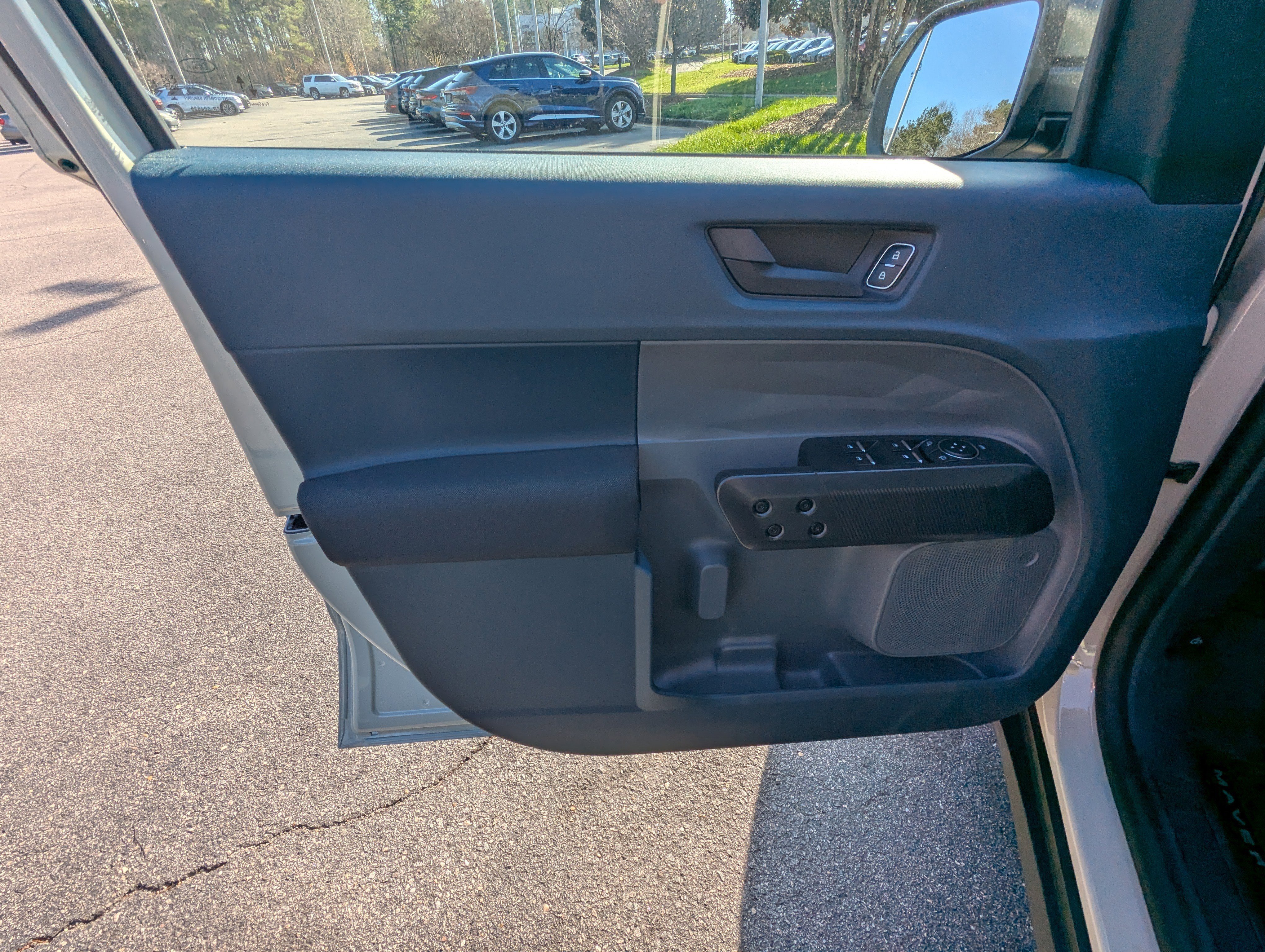 Used 2025 Ford Maverick XL image 14