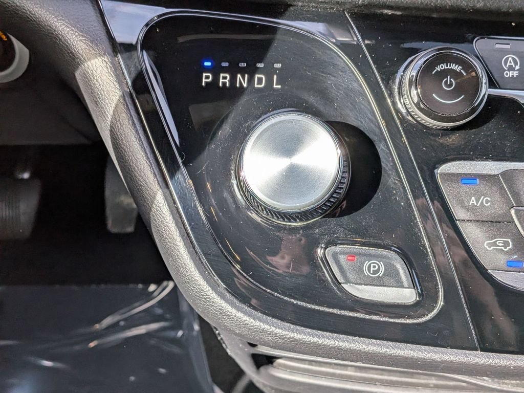 Used 2025 Chrysler Pacifica Select FWD image 28