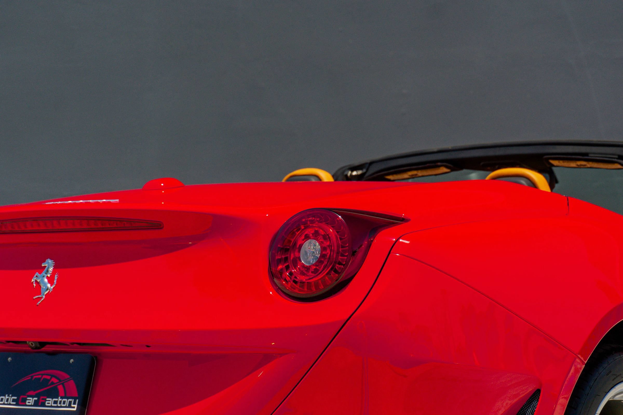 Used 2016 Ferrari California T RWD image 34