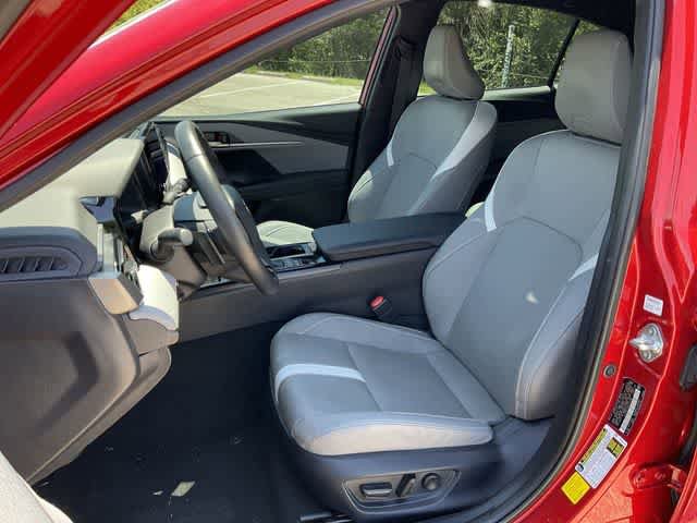 Used 2025 Toyota Camry SE w/ Convenience Package FWD image 12