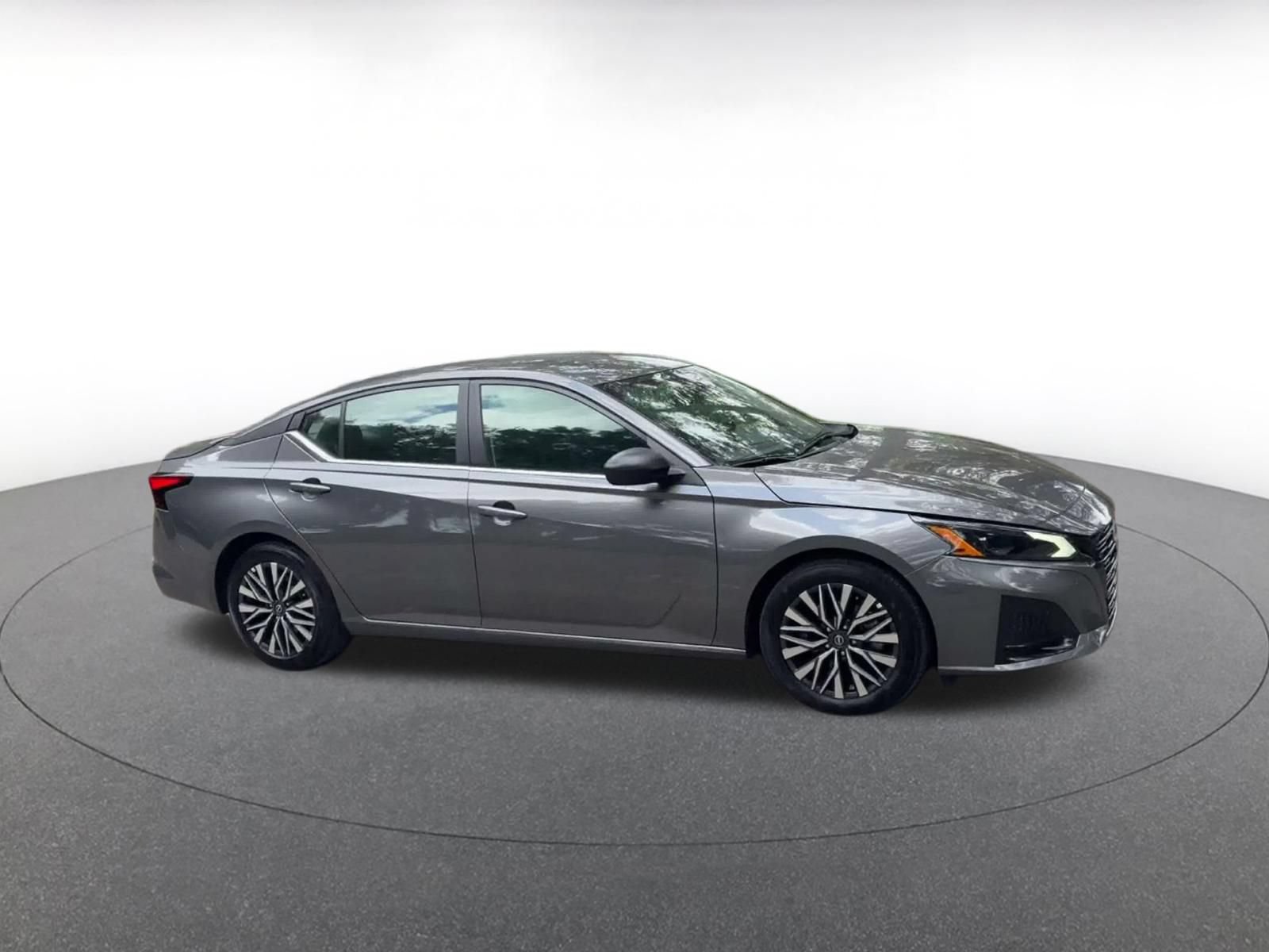 Used 2026 Nissan Altima 2.5 SV FWD image 2