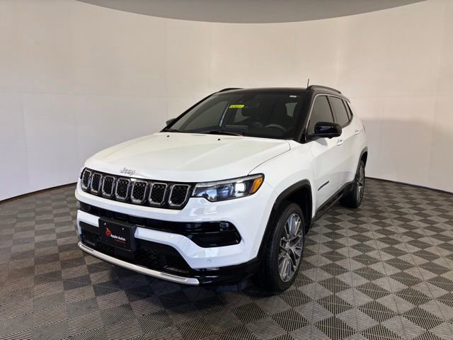 Used 2023 Jeep Compass Limited w/ Elite Group AWD/4WD image 3