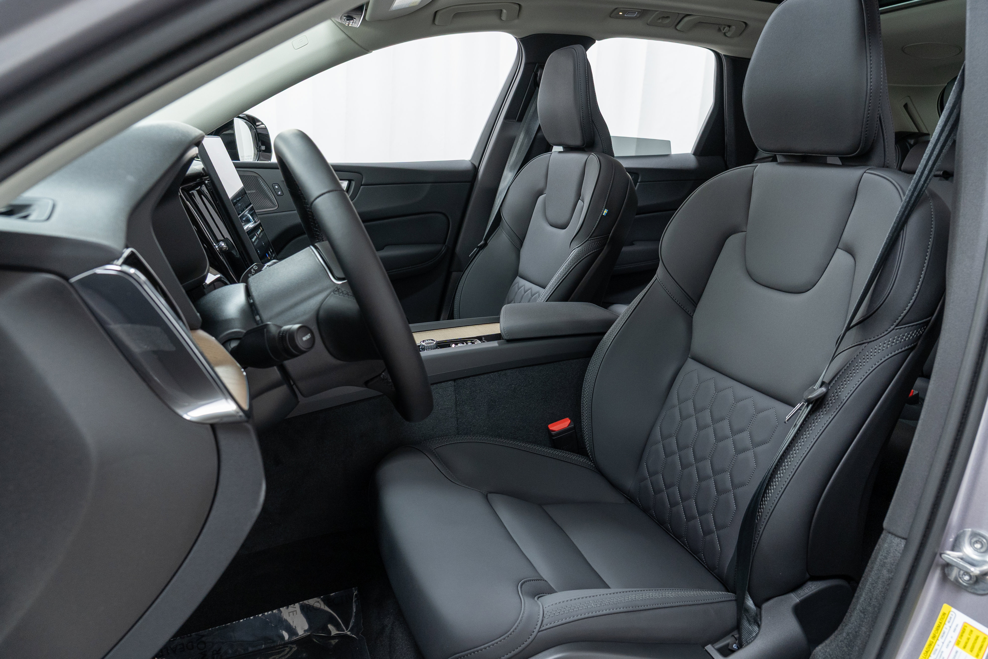 New 2026 Volvo XC60 B5 Plus w/ Climate Package image 13