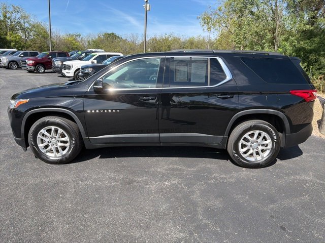 Used 2020 Chevrolet Traverse LT image 2