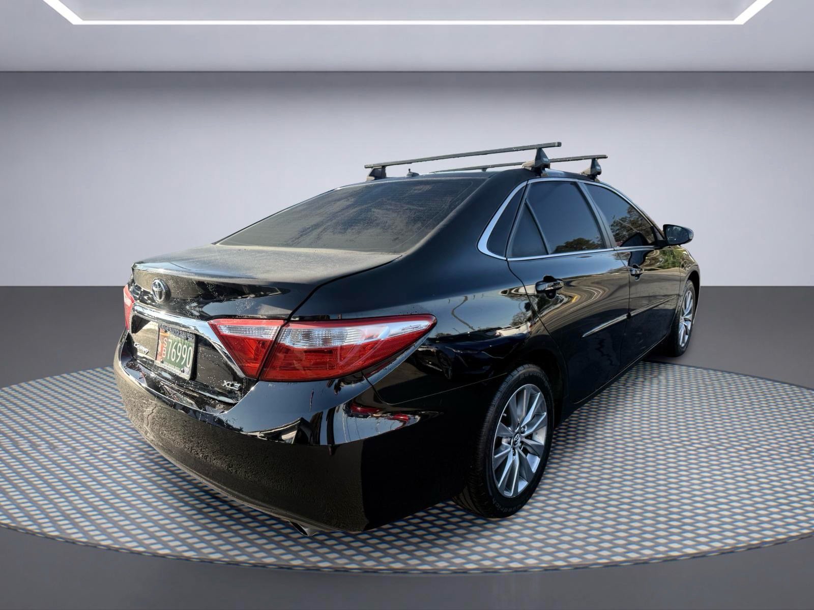 Used 2017 Toyota Camry XLE FWD image 7