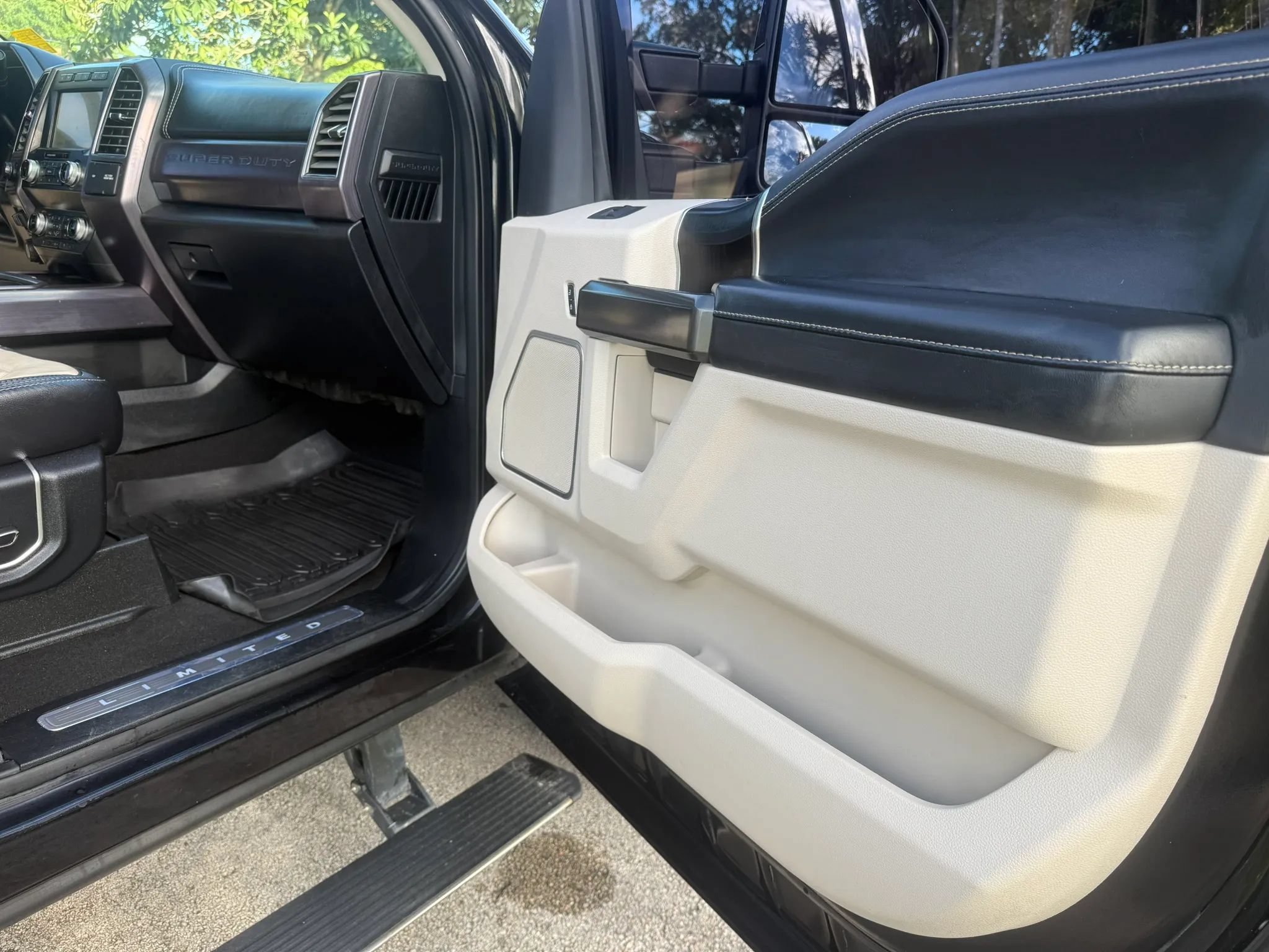Used 2020 Ford F250 Limited w/ FX4 Off-Road Package AWD/4WD image 9