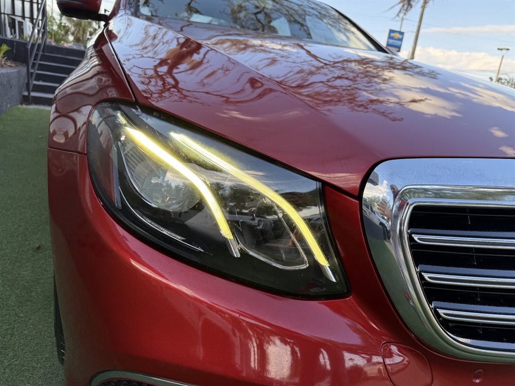 Used 2017 Mercedes-Benz E 300 4MATIC image 9