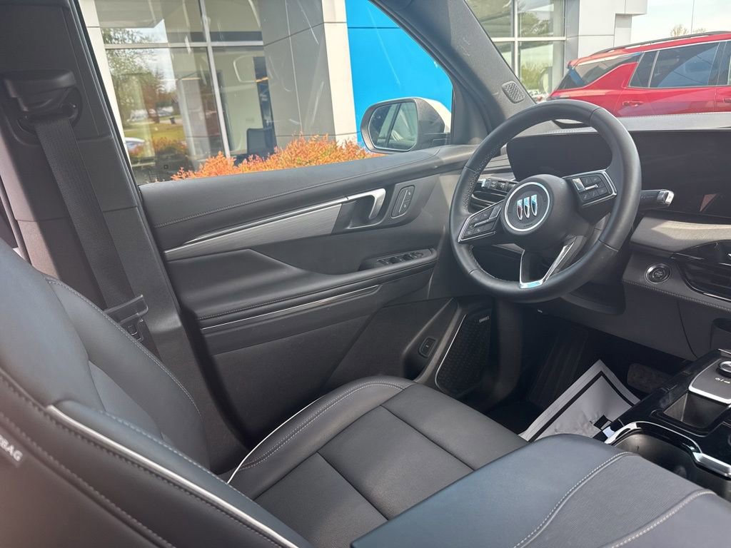 Used 2025 Buick Enclave Preferred AWD/4WD image 13