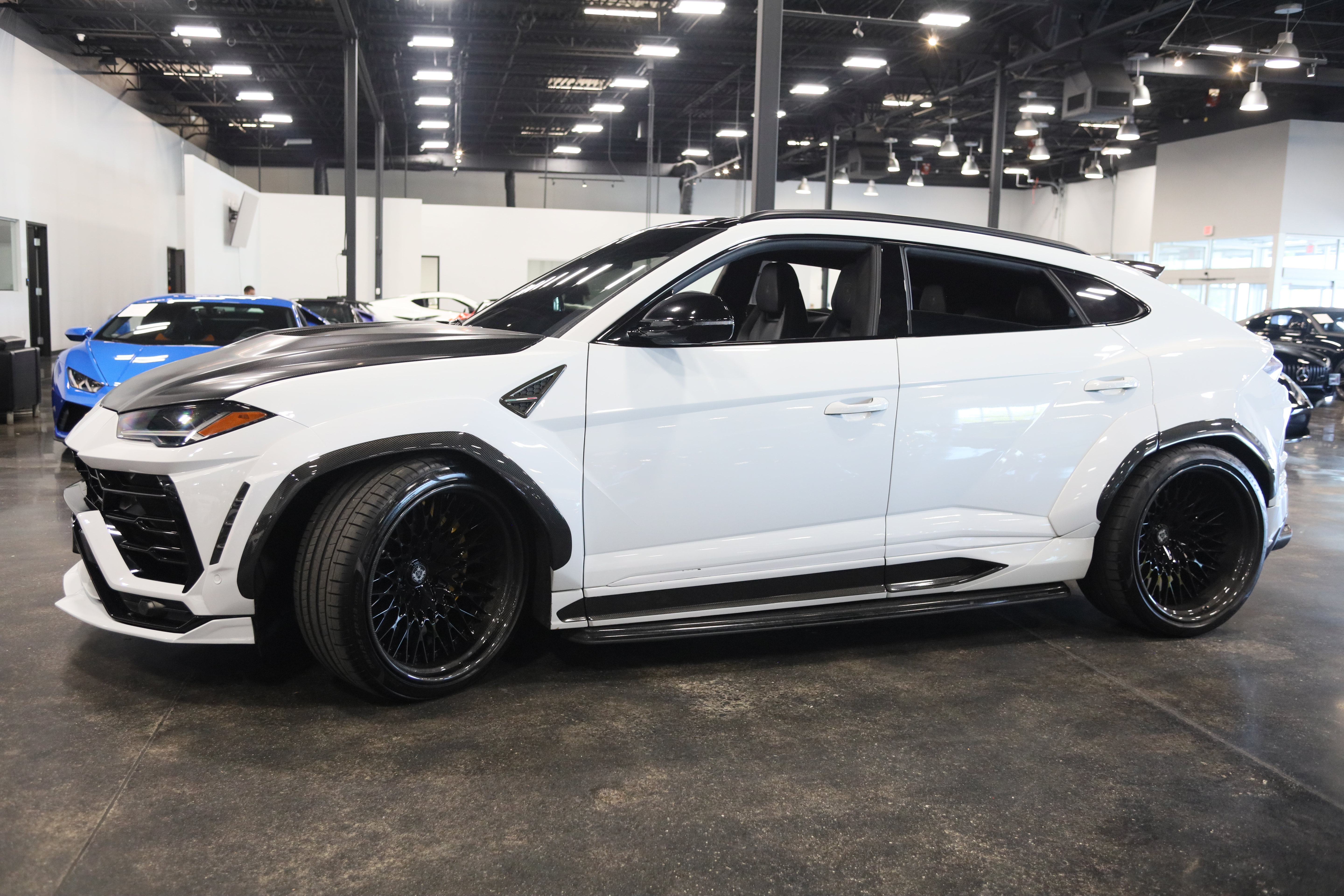 Used 2019 Lamborghini Urus AWD/4WD image 9