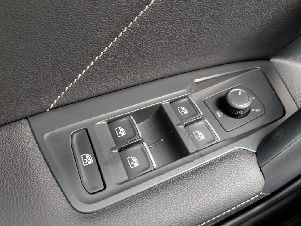 Used 2022 Volkswagen Tiguan SE AWD/4WD image 27